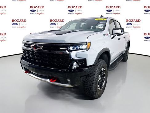 Used 2025 Chevrolet Silverado 1500 ZR2 w/ Technology Package image 4