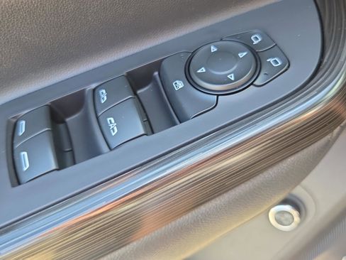 Used 2021 GMC Acadia SLT image 32