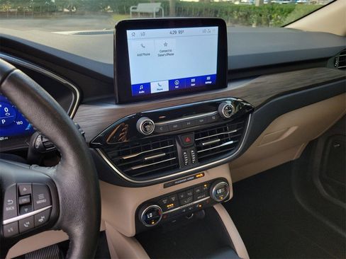 Used 2020 Ford Escape Titanium image 23