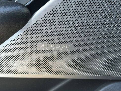 Used 2018 Land Rover Range Rover Velar R-Dynamic SE image 24