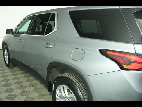 Used 2023 Chevrolet Traverse LS image 17