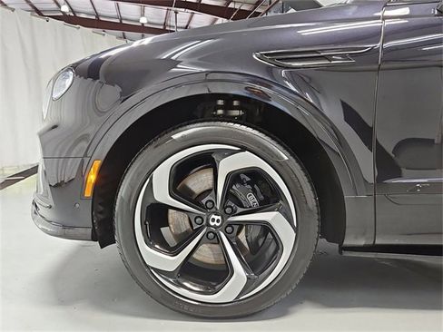 Used 2022 Bentley Bentayga image 22