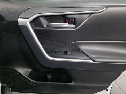 Used 2025 Toyota RAV4 XLE AWD/4WD image 13