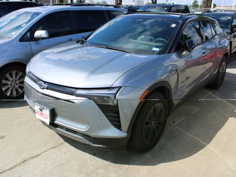 Used 2025 Chevrolet Blazer EV LT FWD image 6