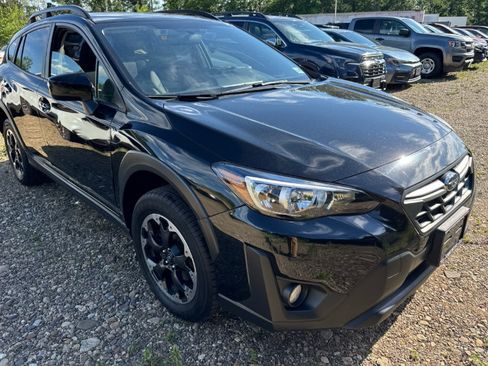 Used 2023 Subaru Crosstrek 2.0i Premium AWD/4WD image 3