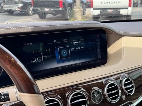 Used 2018 Mercedes-Benz S 560 Sedan image 25