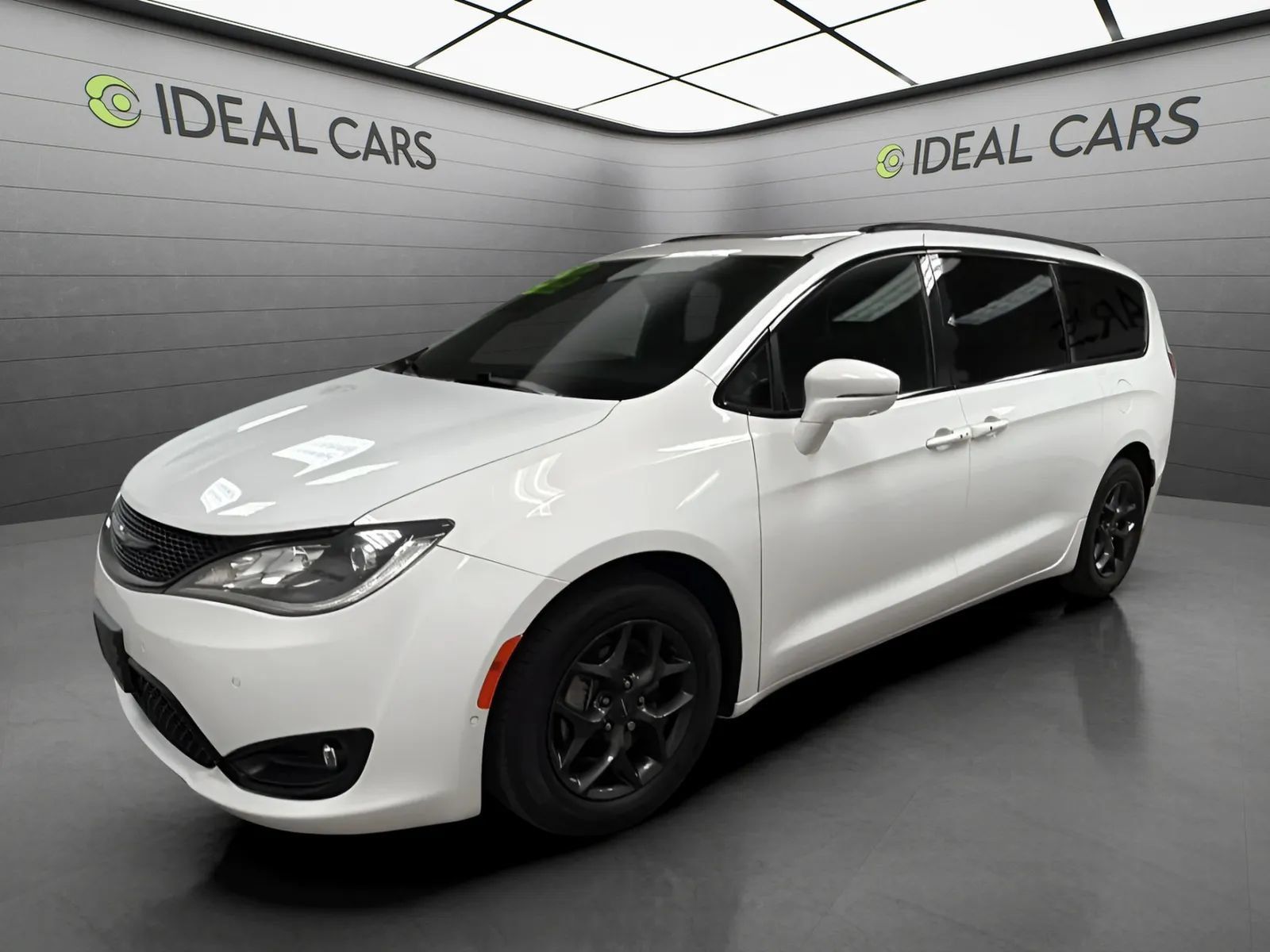 Used 2018 Chrysler Pacifica Limited w/ Advanced Safetytec Group FWD image 1