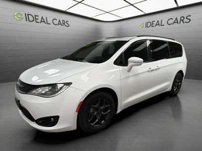 Used 2018 Chrysler Pacifica Limited w/ Advanced Safetytec Group