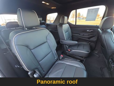 Used 2022 Chevrolet Traverse Premier image 17