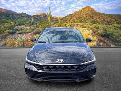 Used 2025 Hyundai Elantra SEL FWD image 5