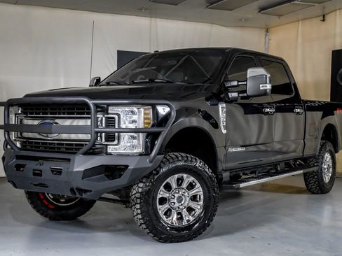 Used 2019 Ford F250 XLT w/ XLT Premium Package image 4