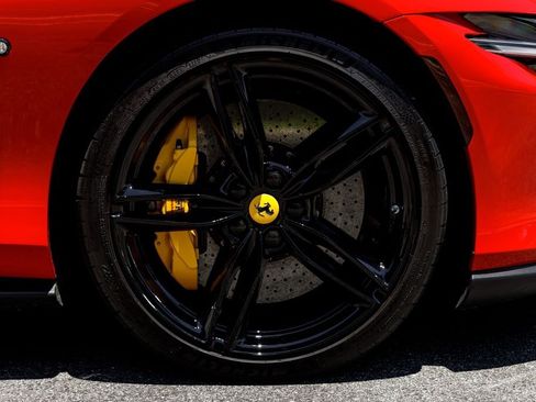 Used 2022 Ferrari Roma RWD image 38