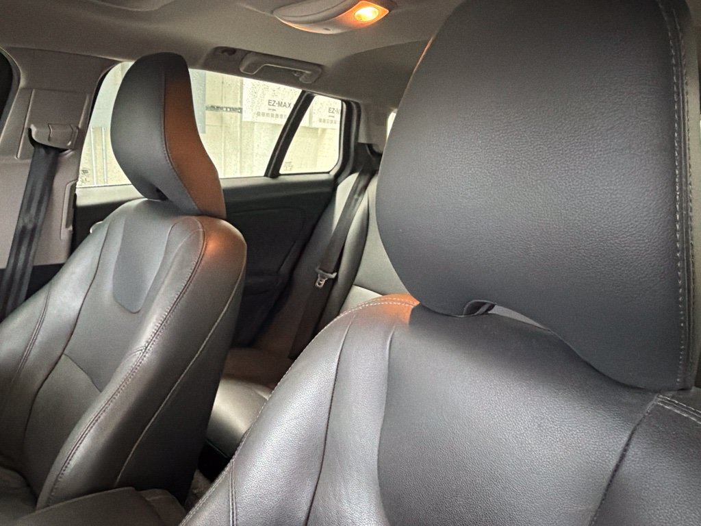 Used 2016 Volvo V60 T5 Premier w/ Convenience Package FWD image 4
