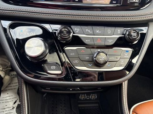 Used 2025 Chrysler Pacifica Pinnacle image 24