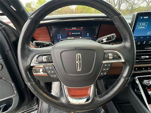 Used 2022 Lincoln Navigator Reserve image 18