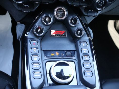 Used 2022 Aston Martin V8 Vantage Roadster image 8