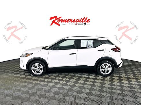 Used 2022 Nissan Kicks S image 4