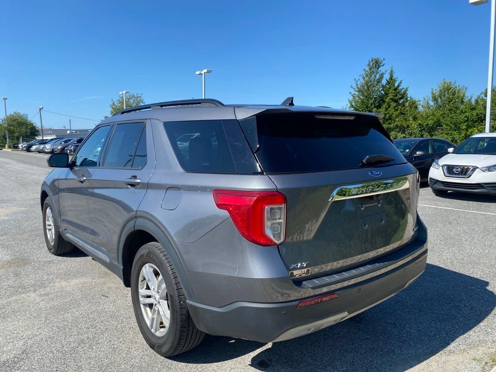 Used 2022 Ford Explorer XLT w/ Equipment Group 202A AWD/4WD image 5