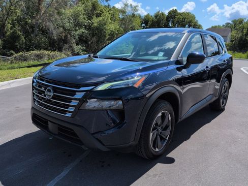 Used 2024 Nissan Rogue SV FWD image 8