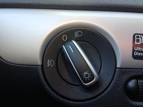 Used 2011 Volkswagen Jetta TDI image 44