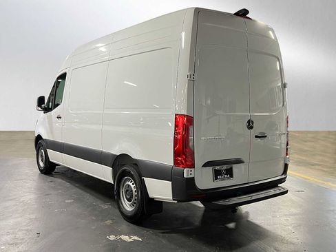 Used 2025 Mercedes-Benz Sprinter 2500 image 5