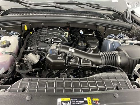 Used 2025 Jeep Grand Cherokee Altitude AWD/4WD image 30