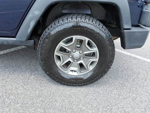 Used 2013 Jeep Wrangler Unlimited Rubicon w/ Connectivity Group AWD/4WD image 11
