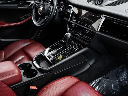 Used 2024 Porsche Macan Turbo image 30