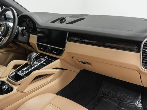 Used 2023 Porsche Cayenne AWD/4WD image 14