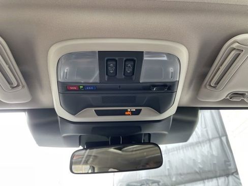 Used 2025 Subaru Crosstrek 2.0i Premium image 17