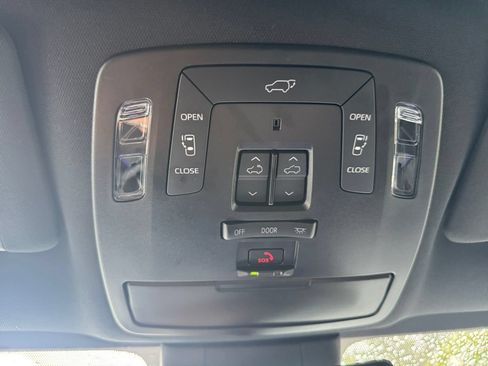 Used 2025 Toyota Sienna Limited AWD/4WD image 26