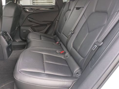 Used 2025 Porsche Macan AWD/4WD image 28