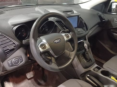 Used 2016 Ford Escape SE w/ Equipment Group 201A image 4