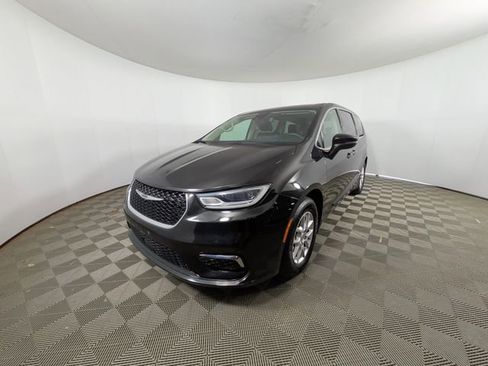 Used 2023 Chrysler Pacifica Touring-L FWD image 27