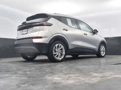 Used 2023 Chevrolet Bolt EUV LT image 36