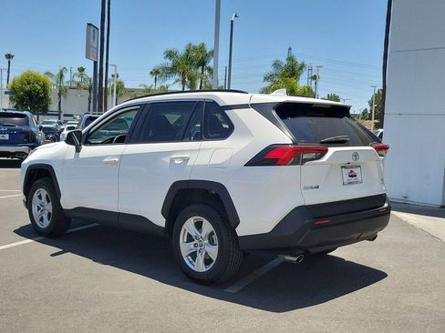 Used 2019 Toyota RAV4 XLE AWD/4WD image 3