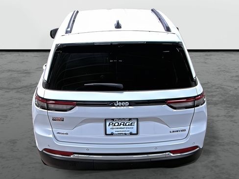 Used 2023 Jeep Grand Cherokee Limited w/ Luxury Tech Group II image 3