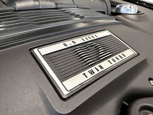 Used 2018 Bentley Bentayga image 45