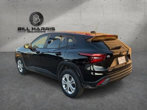 Used 2025 Chevrolet Trax LS w/ Driver Confidence Package FWD image 7
