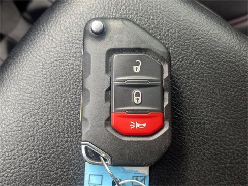 Used 2024 Jeep Wrangler Unlimited Rubicon image 34