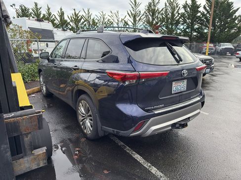 Used 2022 Toyota Highlander Platinum image 5