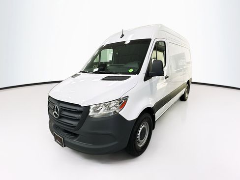Used 2025 Mercedes-Benz Sprinter 2500 image 3
