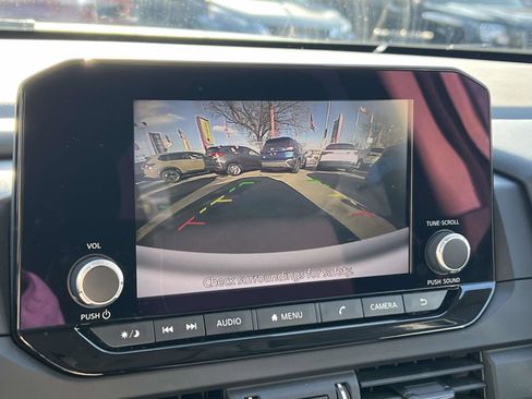 Used 2023 Nissan Pathfinder S image 28