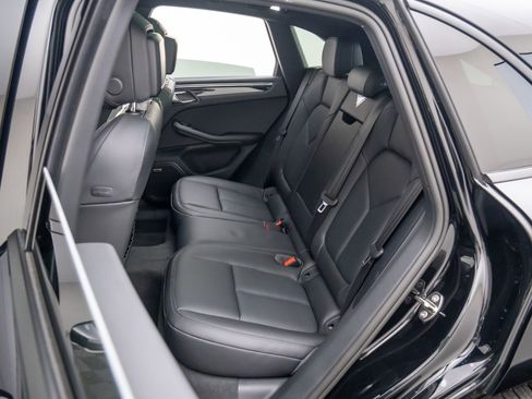 Used 2025 Porsche Macan image 17