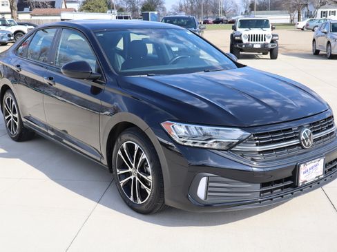 Used 2024 Volkswagen Jetta Sport image 4