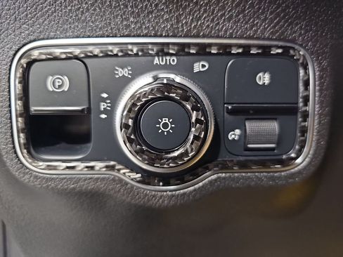 Used 2021 Mercedes-Benz GLB 35 AMG 4MATIC w/ Premium Package image 28