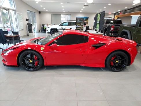 Used 2021 Ferrari F8 Tributo image 6