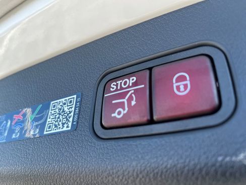 Certified 2023 Mercedes-Benz GLC 300 4MATIC image 20