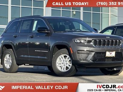 New 2025 Jeep Grand Cherokee Laredo w/ MOPAR Finishing Package
