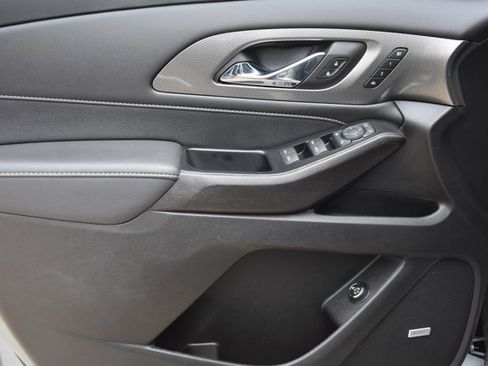 Used 2023 Chevrolet Traverse Premier image 13